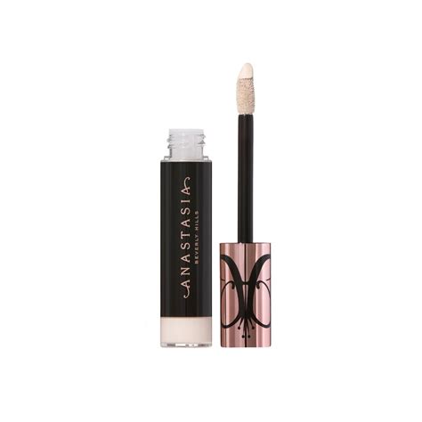 Deluxe magic touch concealer in shade 6